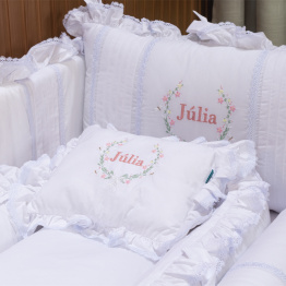 Almofada Percal 200 fios 100% algodão Branco Classico 30x25 com babado Personalizado - Constantini Baby Almofada Percal 200 fios 100% algodão Branco Classico 30x25 com babado Personalizado - Constantini Baby