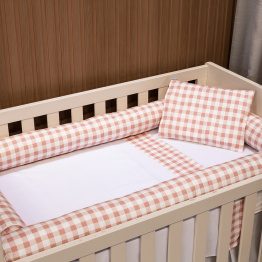 Kit Coordenado 4 Peças (Lençol 3 Peças + Edredom) para Berço Percal 100% Algodão Xadrez Rosê - Constantini Baby Kit Coordenado 4 Peças (Lençol 3 Peças + Edredom) para Berço Percal 100% Algodão Xadrez Rosê - Constantini Baby