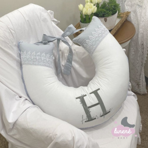Almofada de Amamentação Personalizada Glamour Baby Branco e Cinza 200 Fios Almofada de Amamentação Personalizada Glamour Baby Branco e Cinza 200 Fios