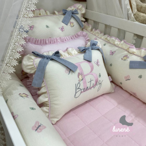 Enxoval de Berço Personalizado 08 Peças Borboleta Personale Baby 140 Fios Bege e Rosa Enxoval de Berço Personalizado 08 Peças Borboleta Personale Baby 140 Fios Bege e Rosa
