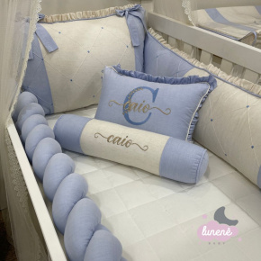 Enxoval de Berço Personalizado 08 Peças Linho Baby Azul Chambre 200 Fios Enxoval de Berço Personalizado 08 Peças Linho Baby Azul Chambre 200 Fios