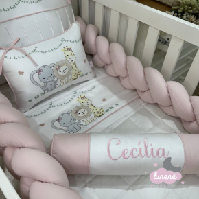 Enxoval de Berço Personalizado 09 Peças Fibra de Bambu Trio de Bichinhos Rosa 4281 Enxoval de Berço Personalizado 09 Peças Fibra de Bambu Trio de Bichinhos Rosa 4281