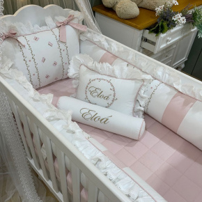 Enxoval de Berço Personalizado 08 Peças 200 Fios Ana Julia Branco e Rosê Enxoval de Berço Personalizado 08 Peças 200 Fios Ana Julia Branco e Rosê