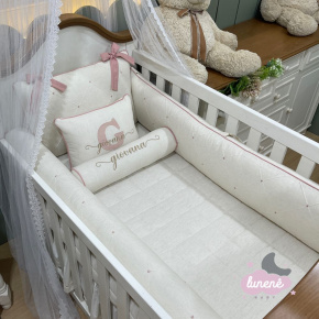 Enxoval de Berço Personalizado 08 Peças Linho Baby Rose Plush 200 Fios Enxoval de Berço Personalizado 08 Peças Linho Baby Rose Plush 200 Fios