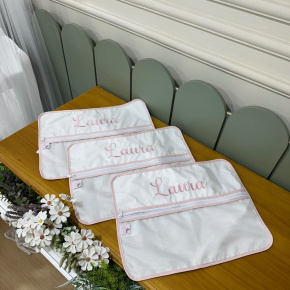 Porta Roupa Maternidade 03 Peças Personalizado Ramo de Flores Branco e Rosê Porta Roupa Maternidade 03 Peças Personalizado Ramo de Flores Branco e Rosê