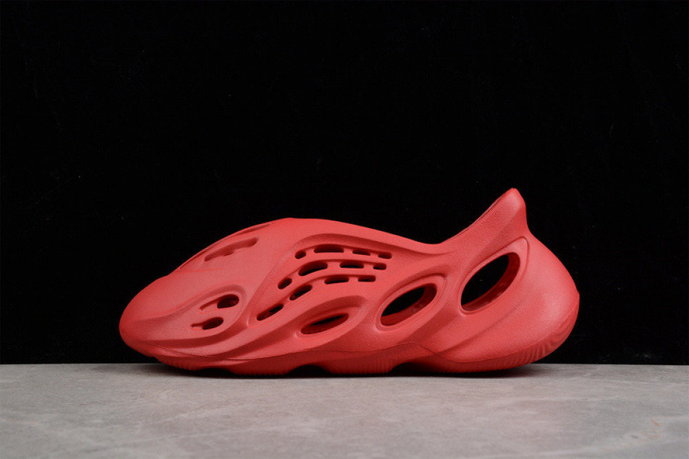 YEEZY FOAM RUNNER RED 3 Reis Outlet