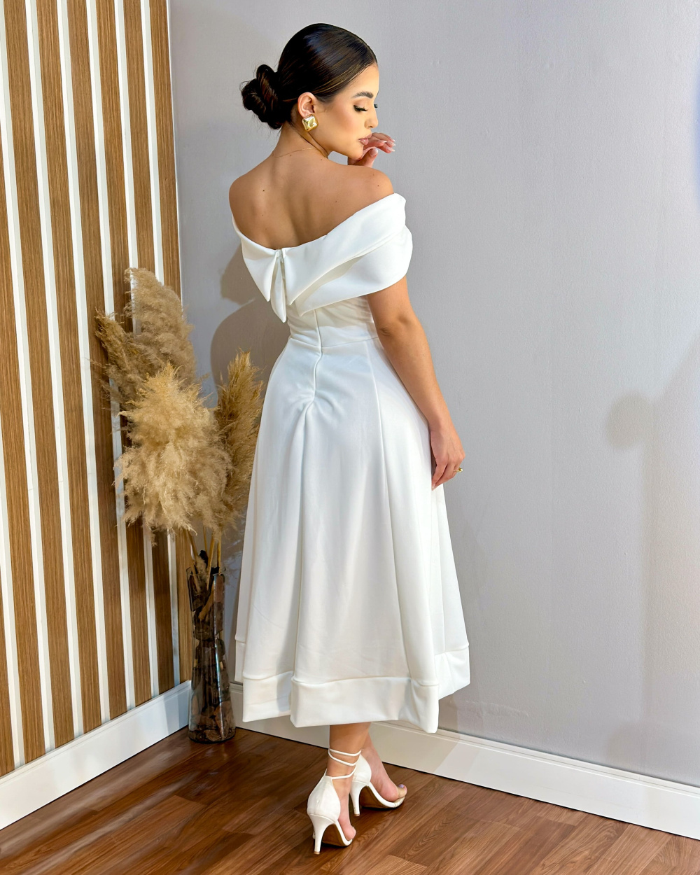 Heloise} Vestido Midi Rodado Ombro a Ombro Duplo (Branco Off