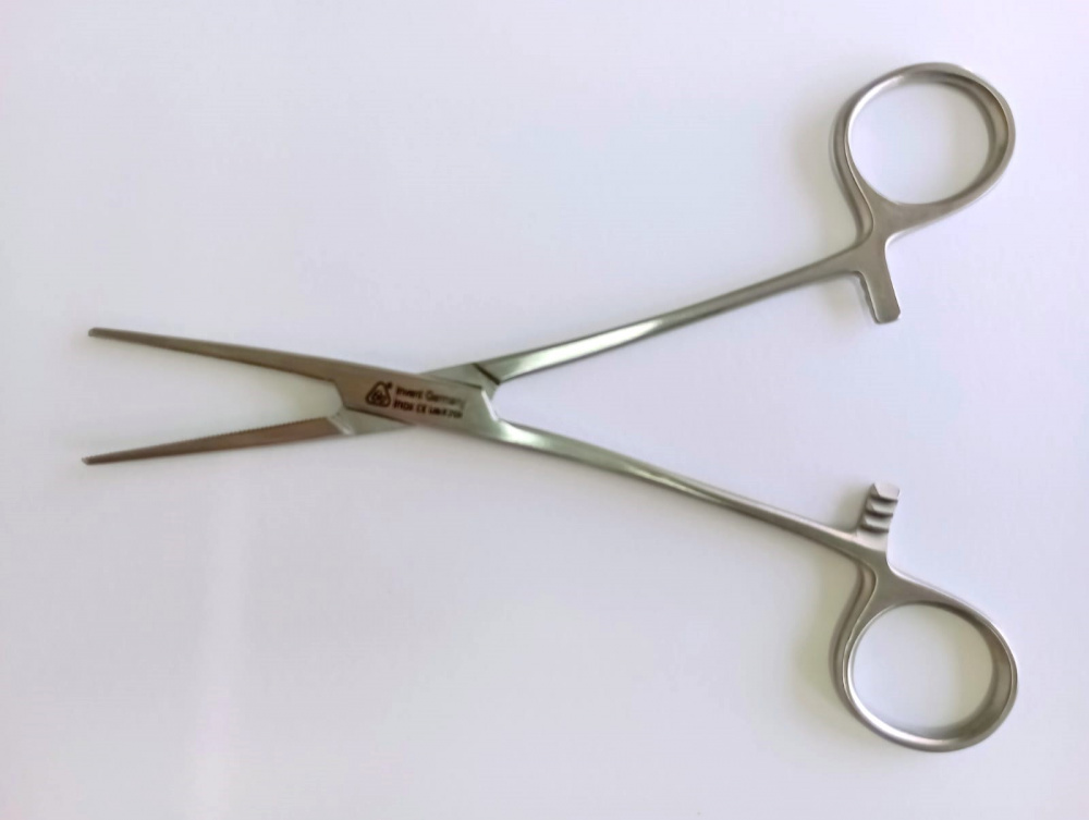 Pinça crile hemostatica reta 16cm - Apoio Produtos Médicos