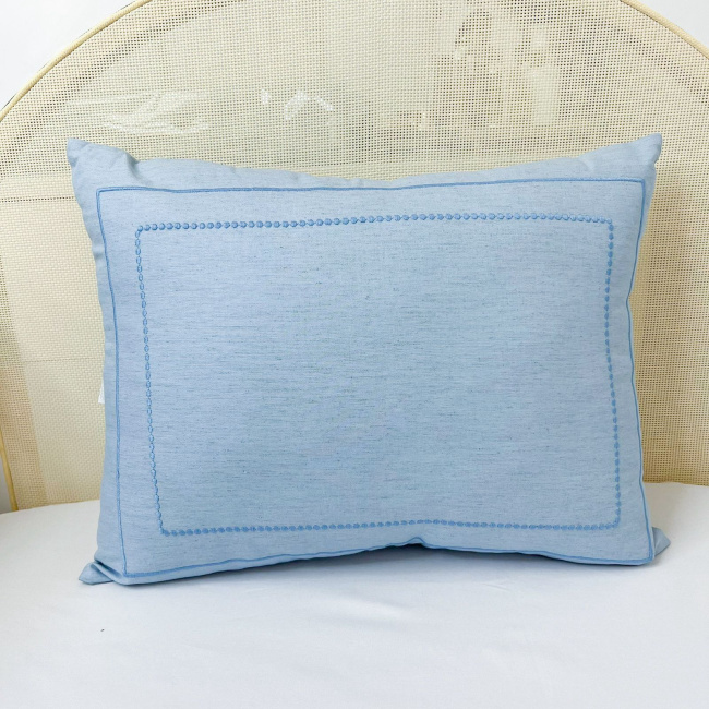 Almofada Retangular Bordada 36 x 28 Linho Azul