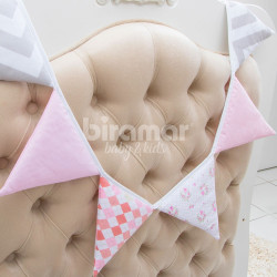 Bandeirinha de Tecido para Quarto de Bebê Patchwork Rosa