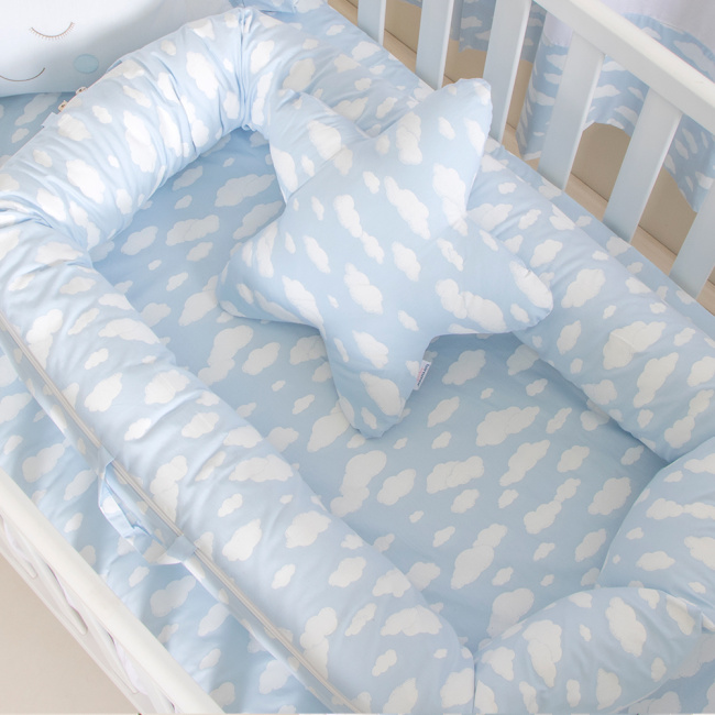 Bercinho Portátil Ninho para Bebê Sleep UM Master (1,00m x 60cm x 15cm) Nuvem Azul