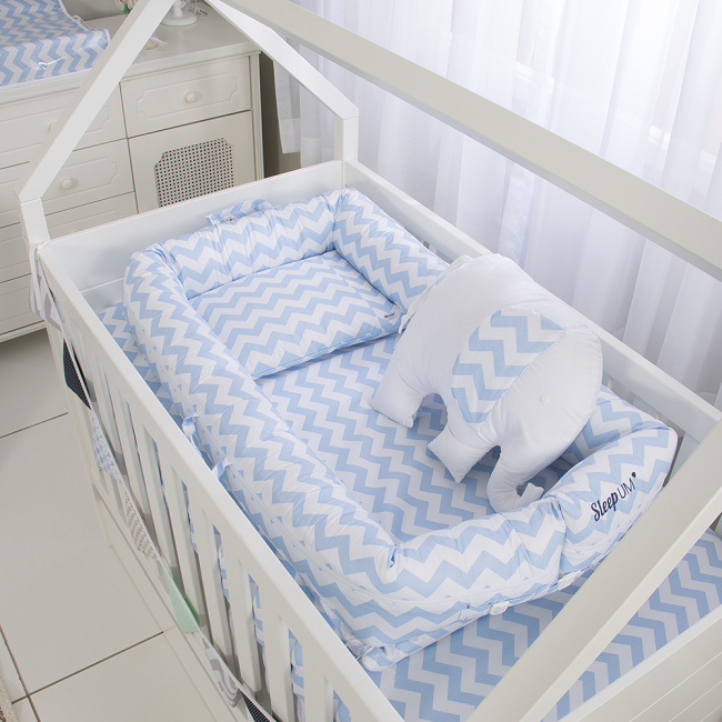 Bercinho Portátil Ninho para Bebê Sleep UM Master (1,00m x 60cm x 15cm) Soho Chevron Azul