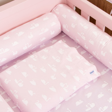 Fronha para Berço Estampada Cisne Rosa