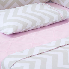 Jogo de Lençol para Berço 3 Peças Estampado Brooklyn Chevron Cinza/Rosa Percal 180 Fios