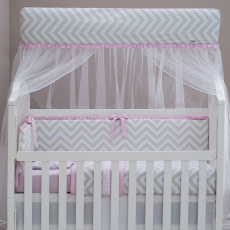 Kit Enxoval para Berço Brooklyn Chevron Cinza/Rosa 11 Peças com Mosquiteiro