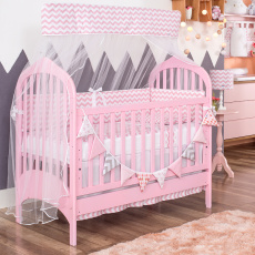 Kit Enxoval para Berço Soho Chevron Rosa 11 Peças com Mosquiteiro