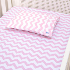 Lençol para Berço 2 Peças Estampado Soho Chevron Rosa - Lençol c/ Elástico e Fronha