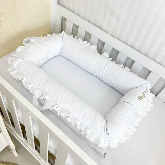 Ninho Redutor para Bebê Sleep UM Bordado Inglês Piquet Branco