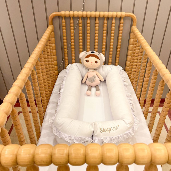 Ninho Redutor para Bebê Sleep UM Bordado Inglês Piquet Branco