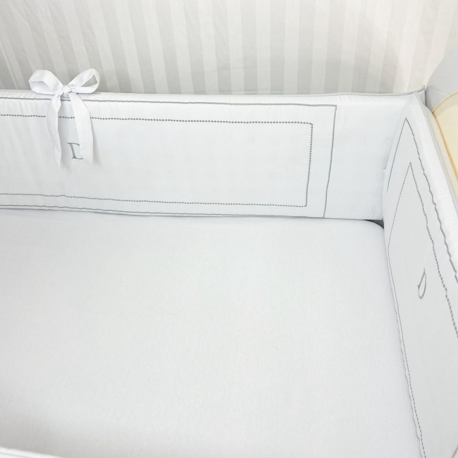 Protetor de Berço Antissufocante 4 Peças Percal Acetinado Benício Personalizado Branco / Cinza