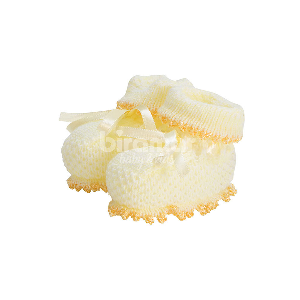 Sapatinho de croche fashion amarelo