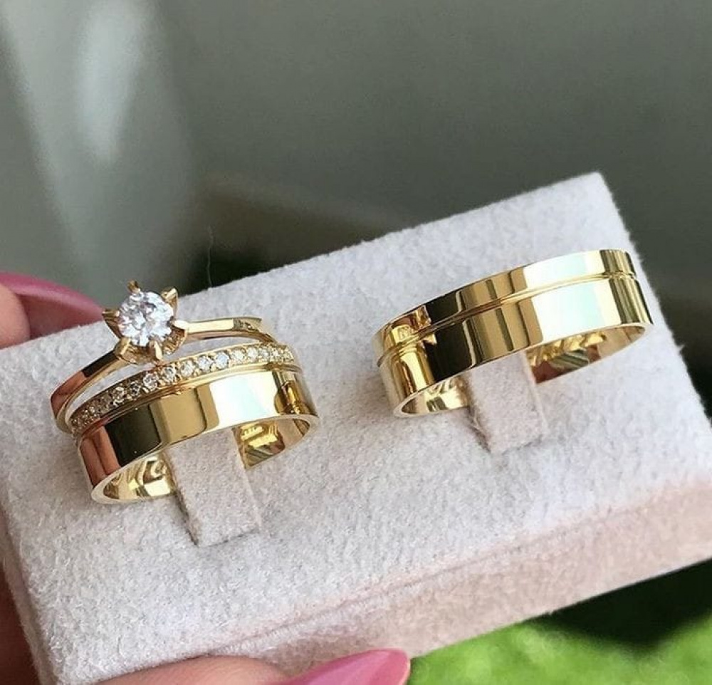 Par de Alianças Inglesa 6mm Cravejada Banhada a ouro 18k - BC ALIANÇAS