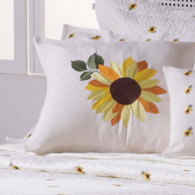 Almofada Girassol Bordada Tecido Algodão e Linho 50cm x 50cm 01 Peça - Palha