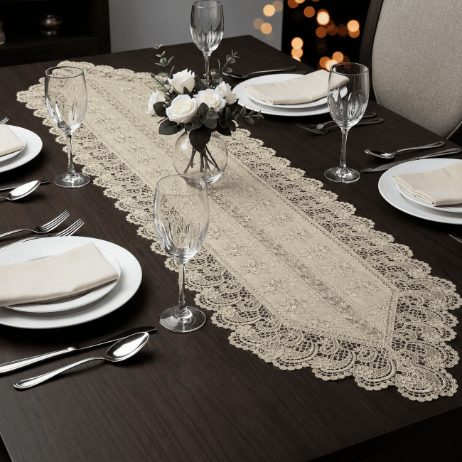 Caminho de Mesa Filigrana Floral 1,50m x 40cm 01 Peça - Ondas Ouro