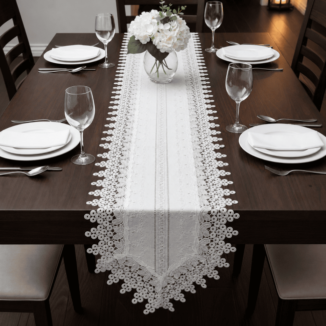 Caminho de Mesa Filigrana Floral 1,50m x 40cm 01 Peça - Perolas Branco