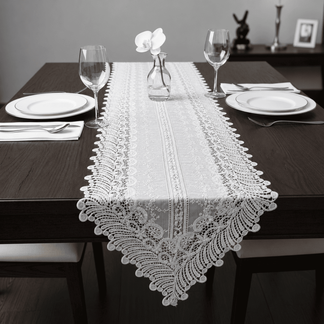 Caminho de Mesa Filigrana Floral 1,80m x 40cm 01 Peça - Leque Branco