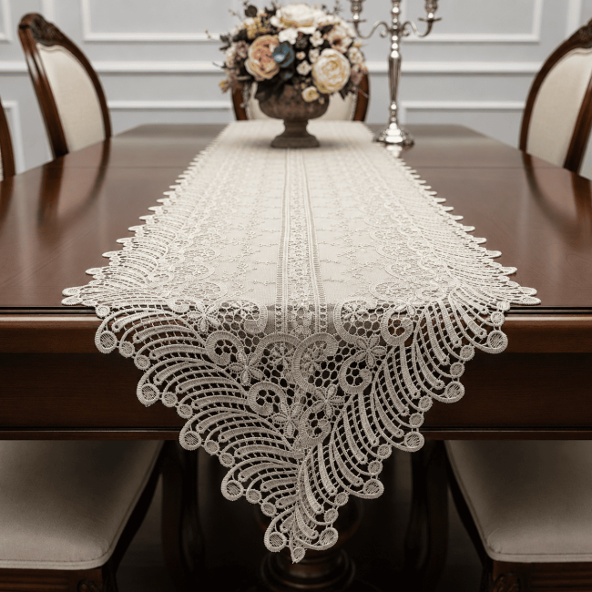 Caminho de Mesa Filigrana Floral 1,80m x 40cm 01 Peça - Leque Dourado