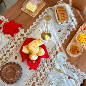 Caminho de Mesa Roseto 40cm x 150cm 01 Peça - Botões com Dourado