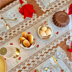 Caminho de Mesa Roseto 40cm x 180cm 01 Peça - Botões com Dourados