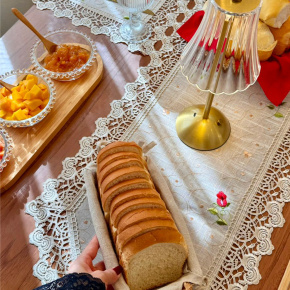 Caminho de Mesa Roseto 40cm x 220cm 01 Peça - Botões com Dourado