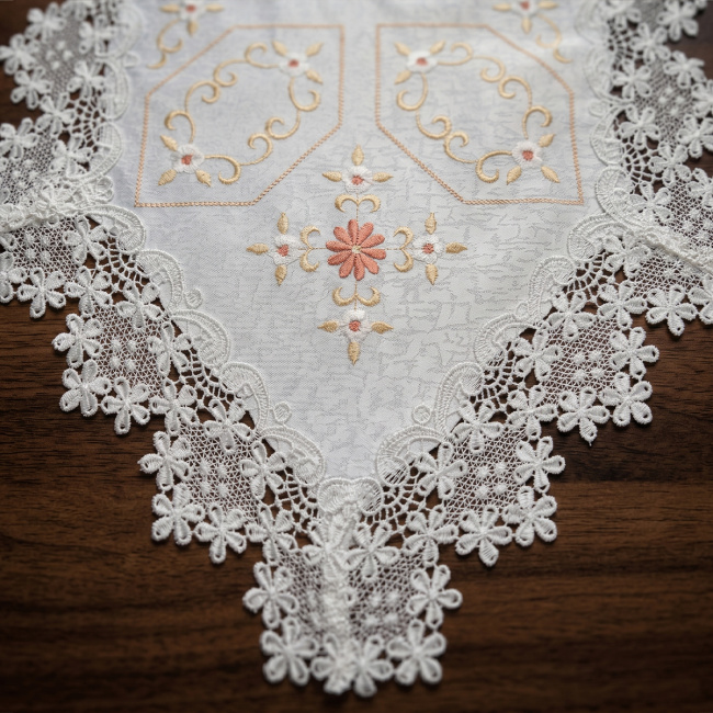 Caminho de Mesa Roseto 40cm x 220cm 01 Peça - Flor Bronze com Branco