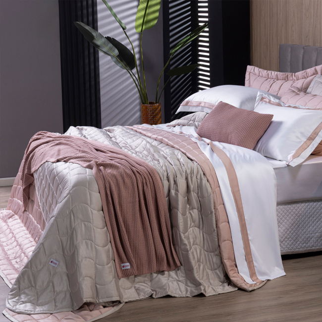 Cobre Leito Casal King Colcha Maelis 100% Fibra de Bambu Dupla Face 2,80m x 2,70m 03 Peças - Bege / Rosê