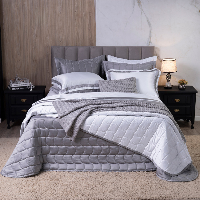 Cobre Leito Casal King Colcha Maelis 100% Fibra de Bambu Dupla Face 2,80m x 2,70m 03 Peças - Cinza / Branco