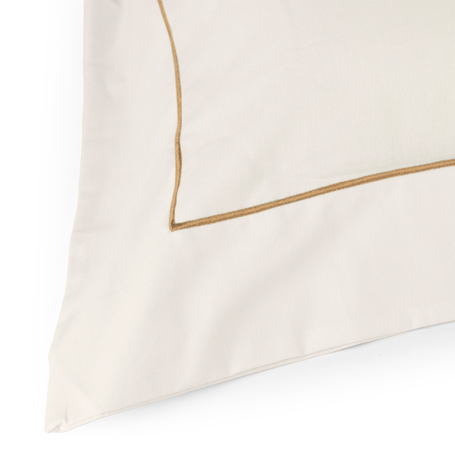 Fronha 90cm x 50cm Glass com detalhe em Festone Percal 200 Fios 01 Peça - Palha / Dourado