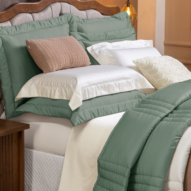 KIT Cama Posta Edredom Olivie Queen 2,60m x 2,40m Dupla Face 400 Fios 100% Algodão Egípcios 10 Peças - Verde / Palha