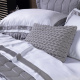 KIT Cama Posta King Colcha Maelis 100% Fibra de Bambu Dupla Face 2,80m x 2,70m 09 Peças - Cinza / Branco