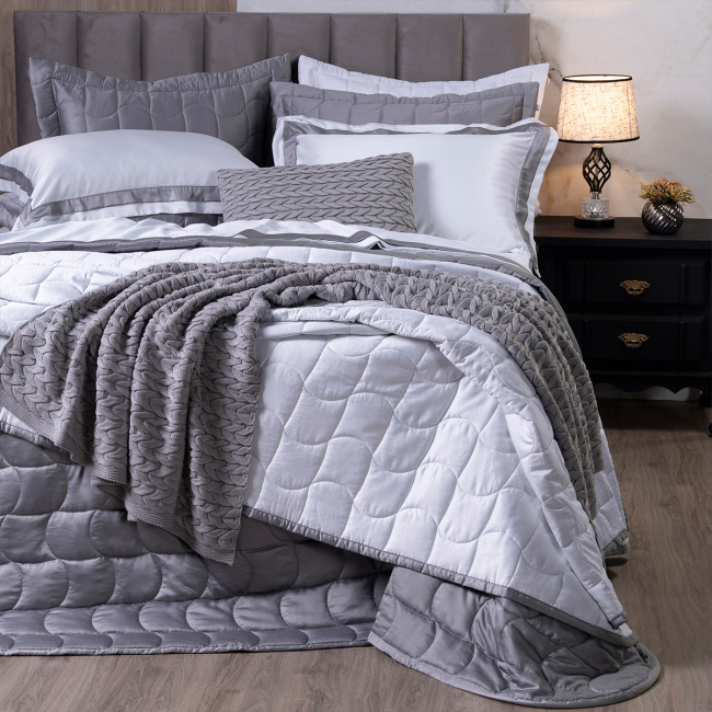 KIT Cama Posta King Colcha Maelis 100% Fibra de Bambu Dupla Face 2,80m x 2,70m 09 Peças - Cinza / Branco