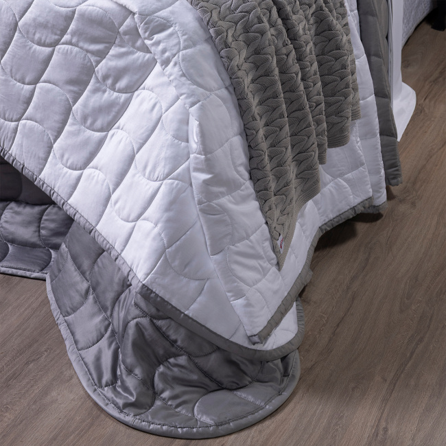 KIT Cama Posta King Colcha Maelis 100% Fibra de Bambu Dupla Face 2,80m x 2,70m 09 Peças - Cinza / Branco