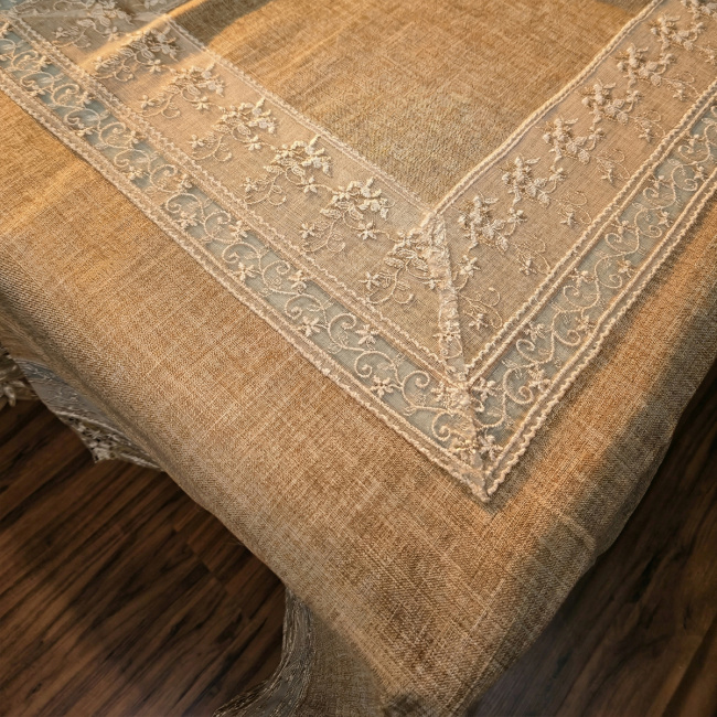 Toalha de Mesa Retangular Filigrana Floral 2,20m x 1,50m Detalhes em Guipir 6 Lugares - Bouquet Cobre