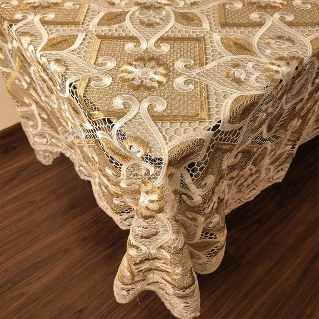 Toalha de Mesa Retangular Filigrana Floral 2,20m x 1,50m Detalhes em Guipir 6 Lugares - Flor de Lótus