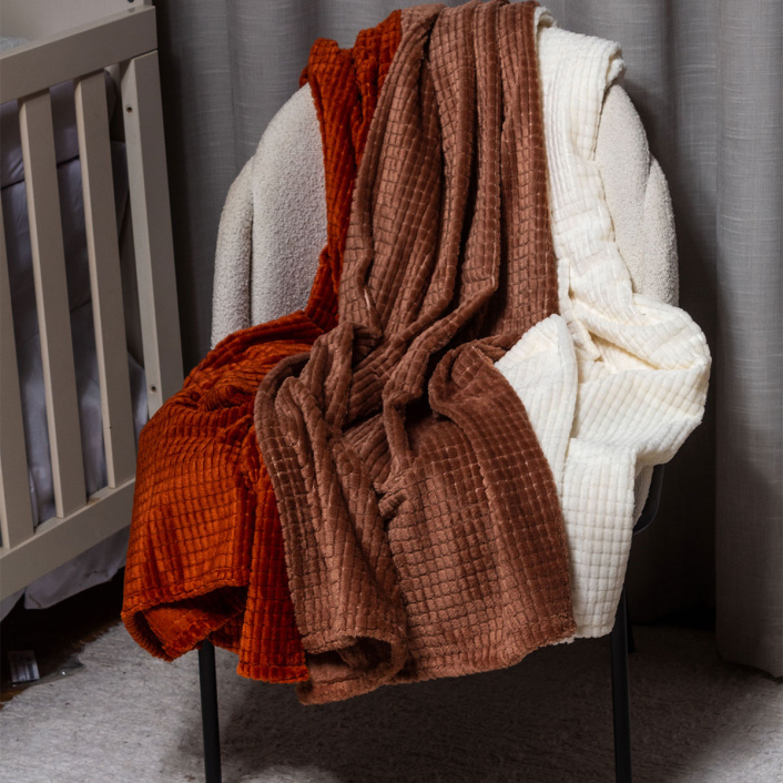 Cobertor Infantil aveludado com relevos manta soft touch flannel jaquard Marrom Mocha - Constantini Baby