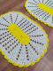 2 Mini tapetes de Crochê 2 Cores - Crú c/ Amarelo - Produto 100% Feito a Mão