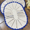 2 Tapetes de Crochê Oval Bico Azul Bic C/ Cru - Produto Feito a Mão