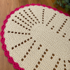 2 Tapetes de Crochê Oval Crú C/Bico Pink - Produto Feito a Mão