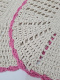 2 Tapetes de Crochê Oval Crú C/Bico Rosa - Produto Feito a Mão