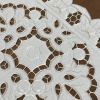 Bandeja de Chá Crivo Floral Bordado 32x48cm Branco C/Nude III